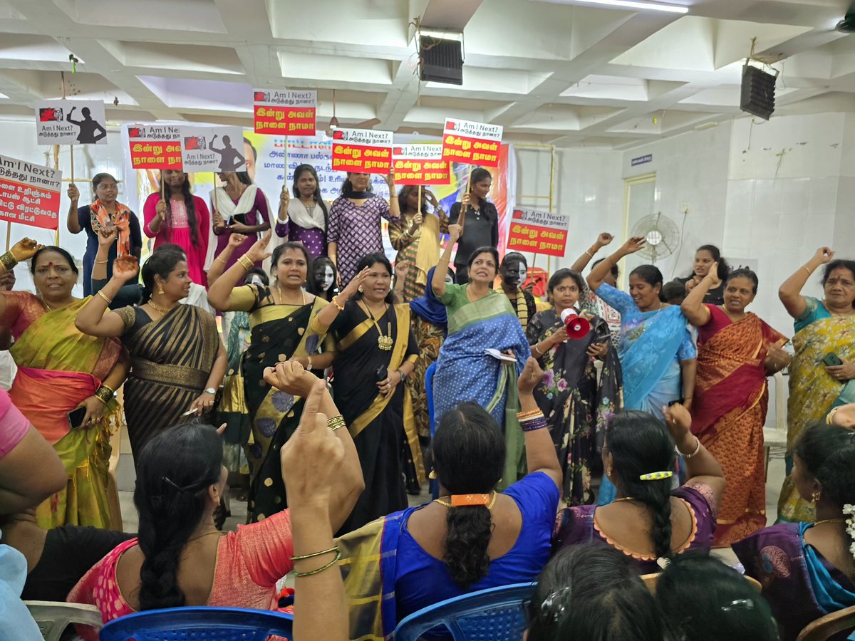 Sowmiyanbumani's tweet photo. "சமூக நீதிப் போராளி" மருத்துவர் அய்யா அவர்களின் வழிகாட்டுதல் பேரில், பாமக தலைவர் மருத்துவர் அன்புமணி இராமதாஸ் அவர்களின் ஆலோசனை பேரில், பெண்களின் பாதுகாப்பை உறுதிபடுத்திட, பாமக மகளிர் சங்கம் சார்பில், தமிழக அரசைக் கண்டித்து சென்னையில் நடைபெற்ற மாபெரும் கண்டன ஆர்ப்பாட்டத்தில் பங்கேற்ற மகளிர் சங்க பொறுப்பாளர்கள், சென்னை மாவட்ட பாமக பொறுப்பாளர்கள், தமிழகத்தின் அனைத்து பகுதிகளிலும் ஆங்காங்கே போராடிய பாமக தொண்டர்கள் மற்றும் போராட்டத்திற்கு ஆதரவு தெரிவித்த அனைத்து கட்சி தலைவர்கள், ஊடக நண்பர்கள் உள்ளிட்ட அனைவருக்கும் எனது மனமார்ந்த நன்றிகளை தெரிவித்துக் கொள்கிறேன்.!

#AnnaUniversityIssue | #AmINext | #students | #SexualHarassment | #sexualassault | #harassment | #AnnaUniversity | #PMK