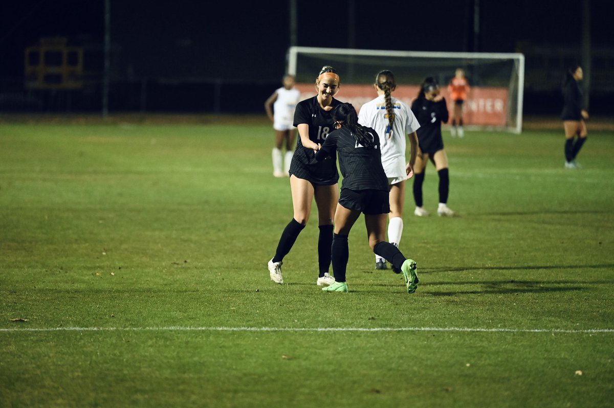 🔥 Great start to the Dr. Pink Invitational Showcase in Frisco, TX. 7-0 win against Frisco HS.