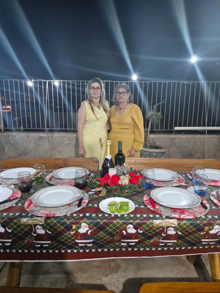 Bom dia! Á vocês virtuais do X Y ))).. Eu e minha filha Paula Albuquerque, no Ano Novo, seu apartamento em Porto Alegre...!! 🔥🕊️😍❤️💯💌🫂