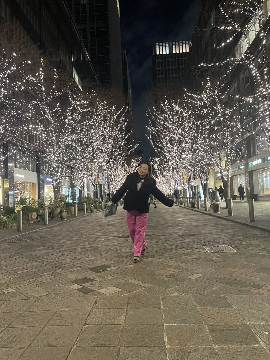 HarumiMaed's tweet photo. 日本楽しかったな✨
帰国前にレミゼラブルも観劇できて、友達がキラキラ輝いてる姿にパワーもらえました！私もロンドンで頑張るぞー！

ロンドンでもレミゼ観たいって思って、チケット調べてみたらホリデーだからめっちゃチケット代高くてしばらくはお預けかなぁ🥲 https://t.co/l8liDE5fuX