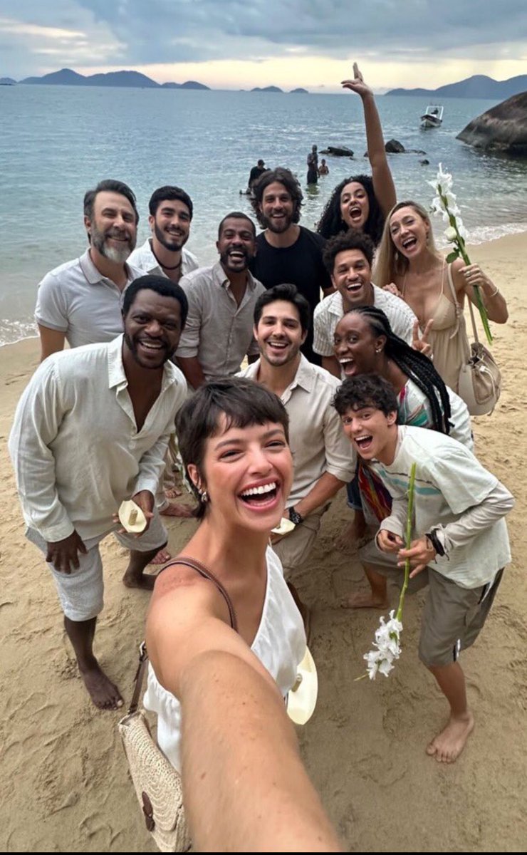 zodiaclia's tweet photo. Galera, a Viola morreu, sorri pra foto aí 🗣️🗣️🗣️🗣️ #ManiaDeVocê https://t.co/cJ3aW1CPlW