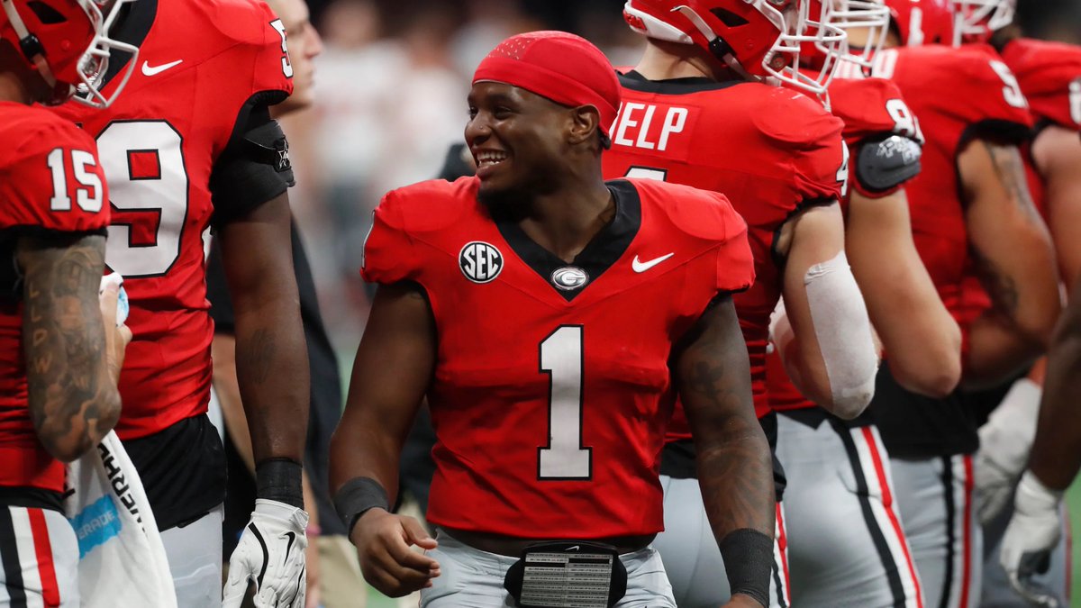 Trevor Etienne today:

11 carries
38 yards 😬 
3.5 average 😬
0 touchdowns 🍩 
1 fumble lost in the Redzone 😬
1,000 MISSED BLOCKS ❌❌❌

CAUGHT RING CHASING 😂