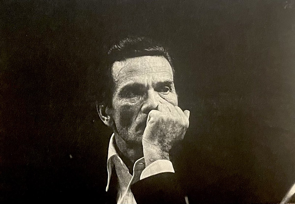 À l'orée de 2025, je vous souhaite de vous demander ce qui vous reste et de pouvoir dire, comme #Pasolini à la veille de sa mort : "tout – c'est-à-dire moi-même, être en vie, être au monde, voir, travailler, comprendre." Et peut-être aussi tout ce que nous pouvons faire ensemble.