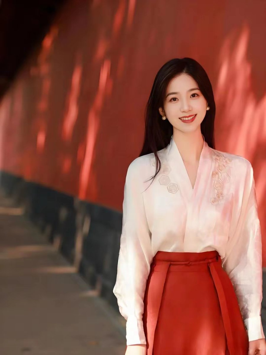 goulebzen's tweet photo. 穿上马面裙，是中国女孩身上独有的东方美~ https://t.co/We0wjyMkII