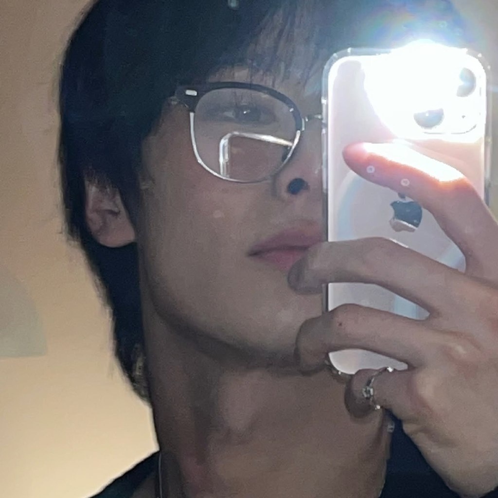 ⠀ ⠀ ⠀ ⠀ ⠀ ⠀ ⠀ ⠀ ⠀ ⠀ ⠀ ⠀ ⠀ ⠀ ⠀
 ⠀ ⠀’Prontíssimo para dar o primeiro passeio do ano. Combinei com meus amigos de ir a um restaurante para beber e comer, fazia um bom tempo que não nós reunimos então acredito que voltarei bem tarde para casa.
⠀ ⠀ ⠀ ⠀ ⠀ ⠀ ⠀