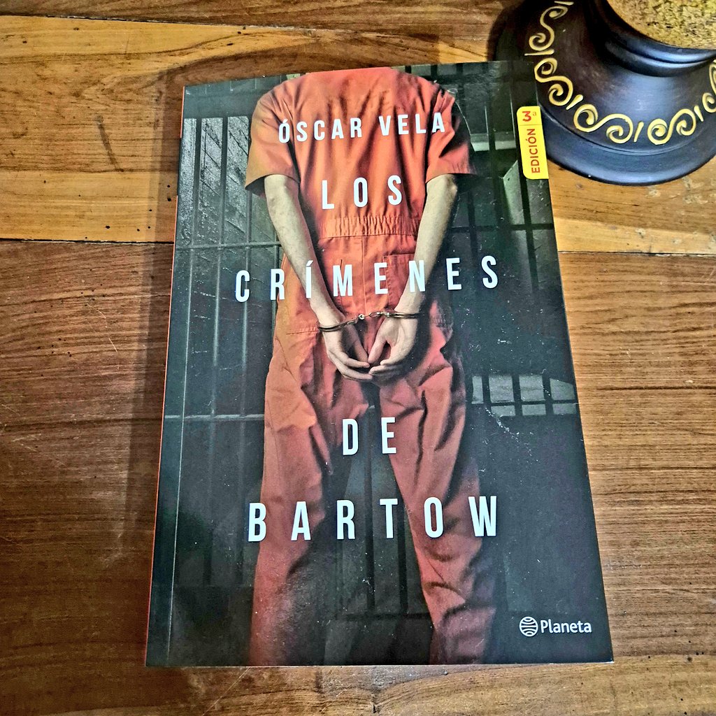 Los Crímenes de Bartow relata el perverso y corrupto proceso judicial al que fue sometido Nelson Serrano quien fue condenado injustamente a muerte en EEUU.
Un libro que describe el drama del corredor de la muerte siendo inocente.
#LecturaRecomendada
🧵¿ Cómo destruyeron su vida?