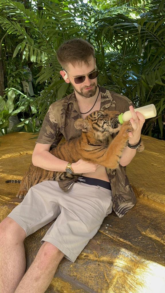 My heart is broken. This was my favorite photo of Sean. He seemed to be genuinely happy.. even in the midst of chang hardfork chaos.
We lost a fucking, Legend.
RIP <a href="/seanworkingdead/">Sean</a>. 
💔 At least, I know we have an Angel on our side. 😭🪽