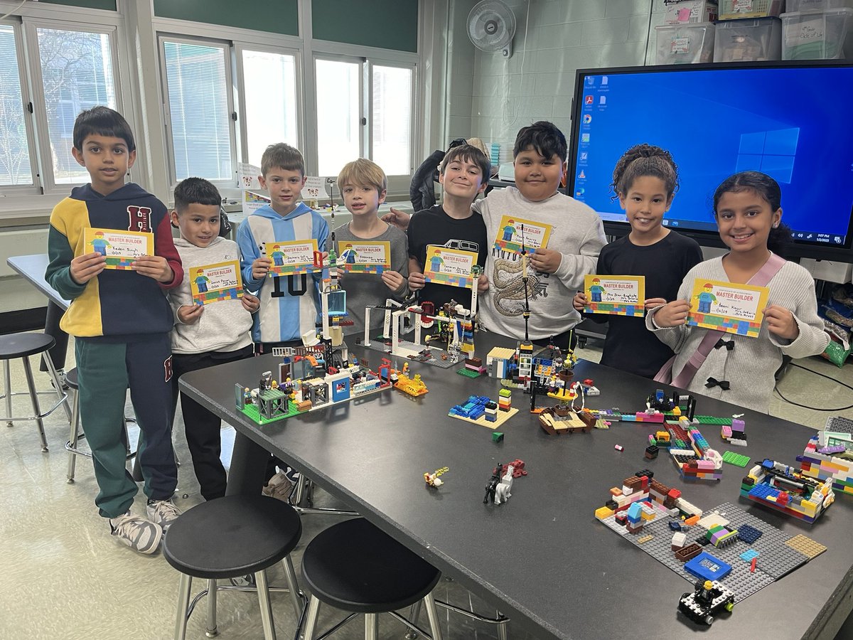 3rd grade Lego Masters 💚🐾🤍