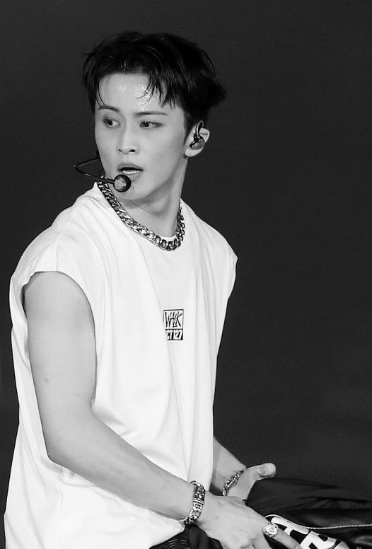 marklopsemangka's tweet image. kutangan + keringetan + undercut + mark lee (combo paling top)