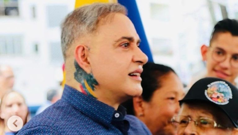 ErikDPrince (@realerikdprince) on Twitter photo El Fiscal, o sicario, de Maduro, <a href="/TarekWiliamSaab/">Tarek William Saab</a> ofrece $100.000 por la captura del Presidente Electo <a href="/EdmundoGU/">Edmundo González</a> quien derrotó a Maduro por 40% en las elecciones del 28 de julio. ¿Será que alguien está dispuesto a cobrar los $100,000 que unos amigos está dispuestos a pagar por El Fiscal, o sicario, de Maduro, <a href="/TarekWiliamSaab/">Tarek William Saab</a> ofrece $100.000 por la captura del Presidente Electo <a href="/EdmundoGU/">Edmundo González</a> quien derrotó a Maduro por 40% en las elecciones del 28 de julio. ¿Será que alguien está dispuesto a cobrar los $100,000 que unos amigos está dispuestos a pagar por