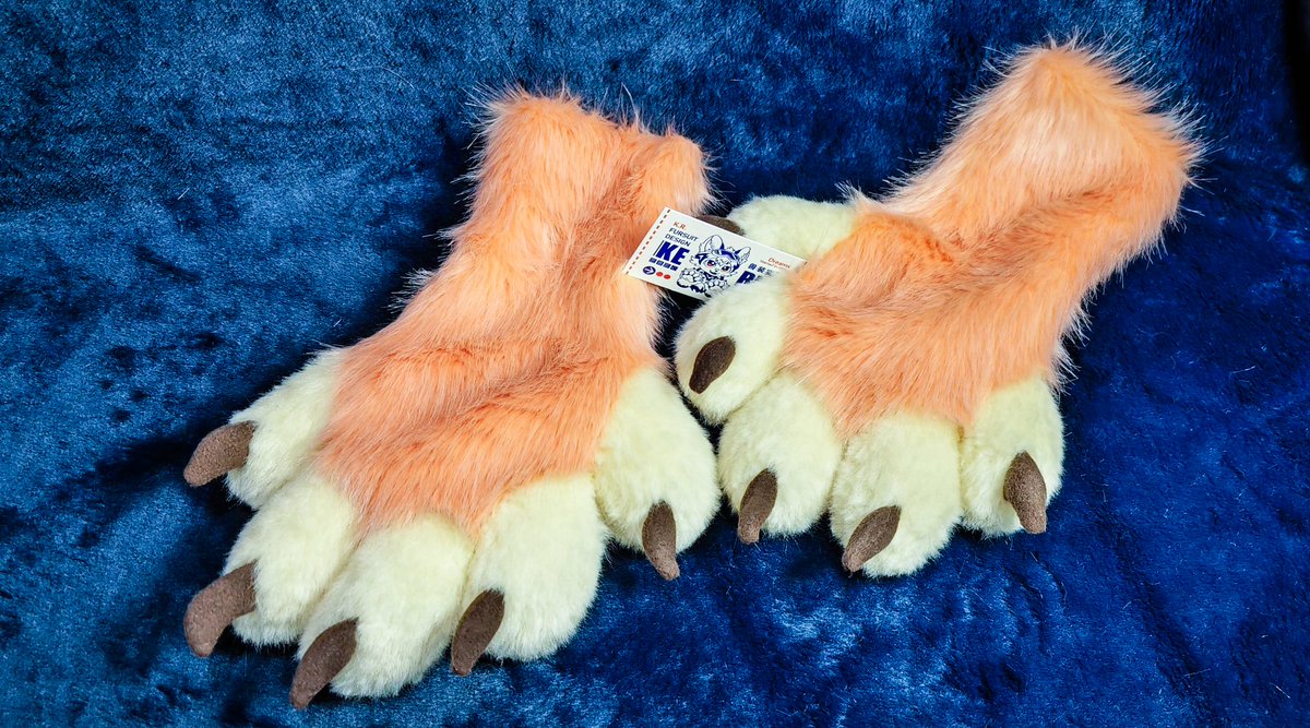 furgence2019's tweet photo. NEW PAW！
#kemono #furryartwork #FursuitFriday https://t.co/xnibxf1ulJ