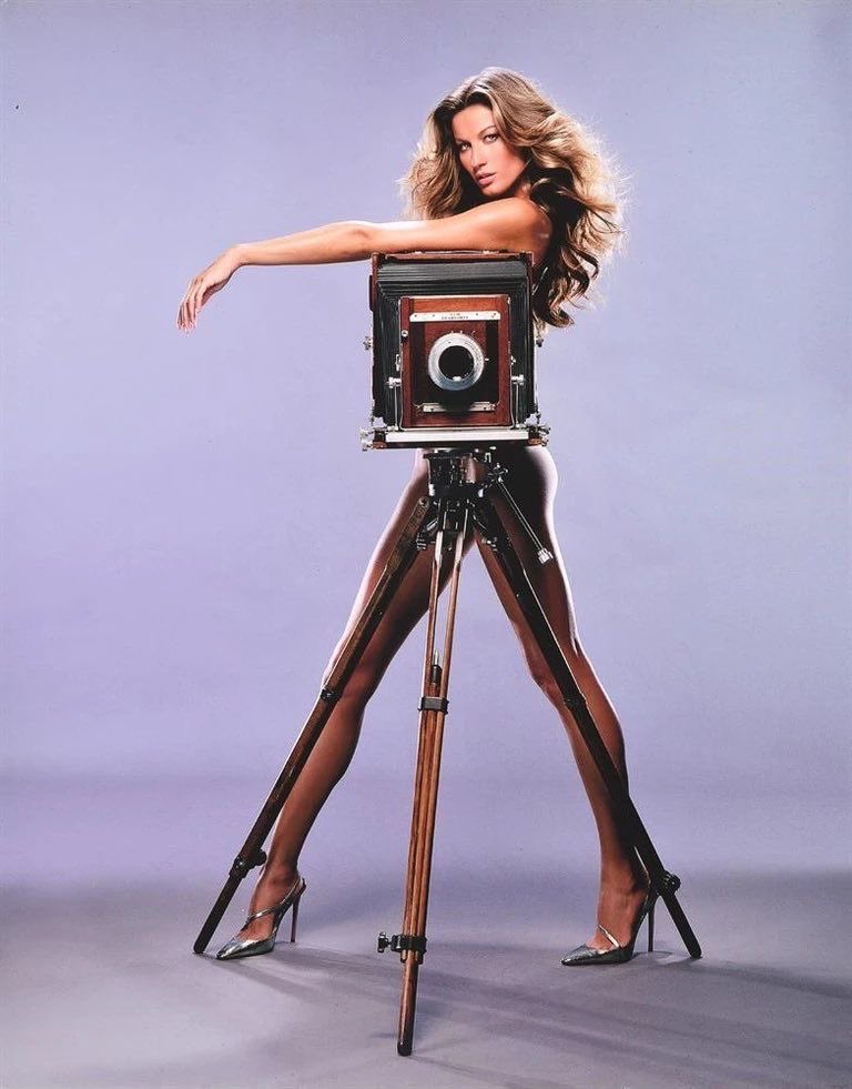 PopCulture2000s's tweet photo. gisele bündchen, 2004. https://t.co/APgDk94C1j