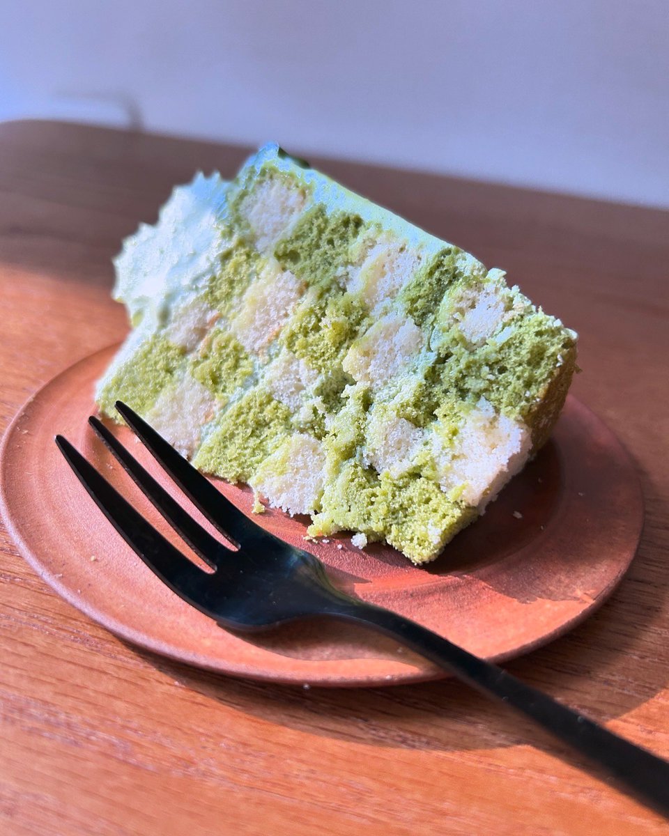 sajiAries's tweet image. 抹茶のサンセバスチャン
2025年焼き始めは🍊先生概念ケーキMark2です。チョコたらりんもダミエも全部やりたかったからやりました。上には自家製はっさくピールを乗せて概念を主張しています
