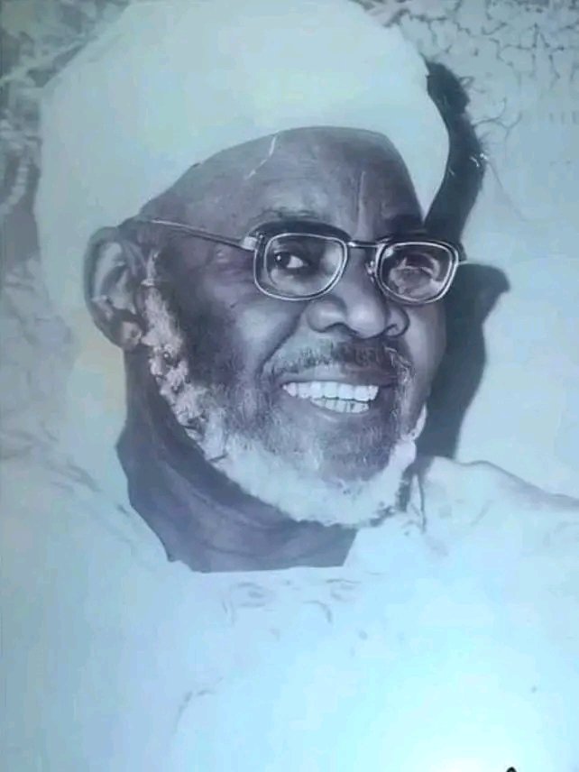 DtnTaufiqTayyib's tweet photo. Qafiyar Sheikh Malam Tijjani
Cikin Yabon Aba ishaqa 
 "3"

والوارد المورود كل قد مضوا 
لسبيلهم لم بيق منهم باق 

Ka tambaya ina masu gangarawa Magangara, dukkaninsu sun shude, a tafarkinsu ba Wanda yai ragowa acikinsu.

© Comr Taufiq Tayyib https://t.co/O8gwKiqDav