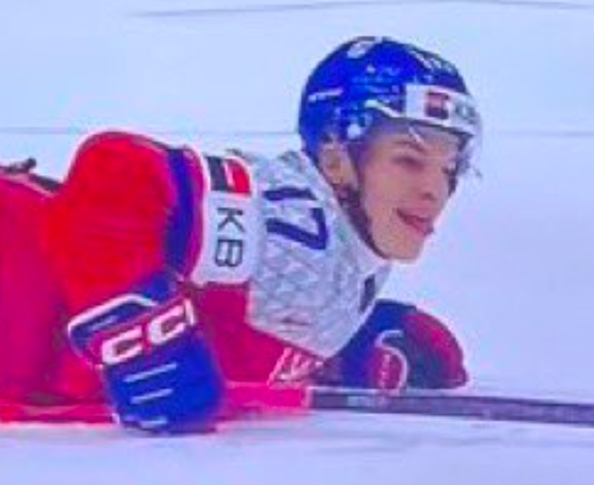 worldhockeyrpt's tweet photo. when you’re about to sell a five minute major 🤪 https://t.co/8dHj8OUtal