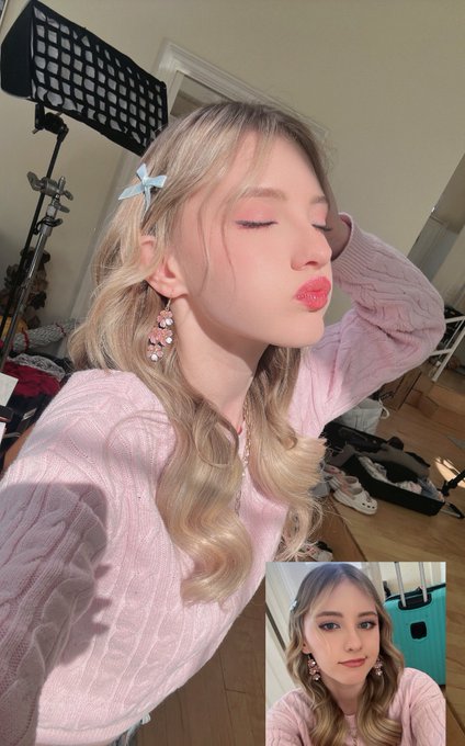 Watch Melody's leaked NSFW photo on TwXstars