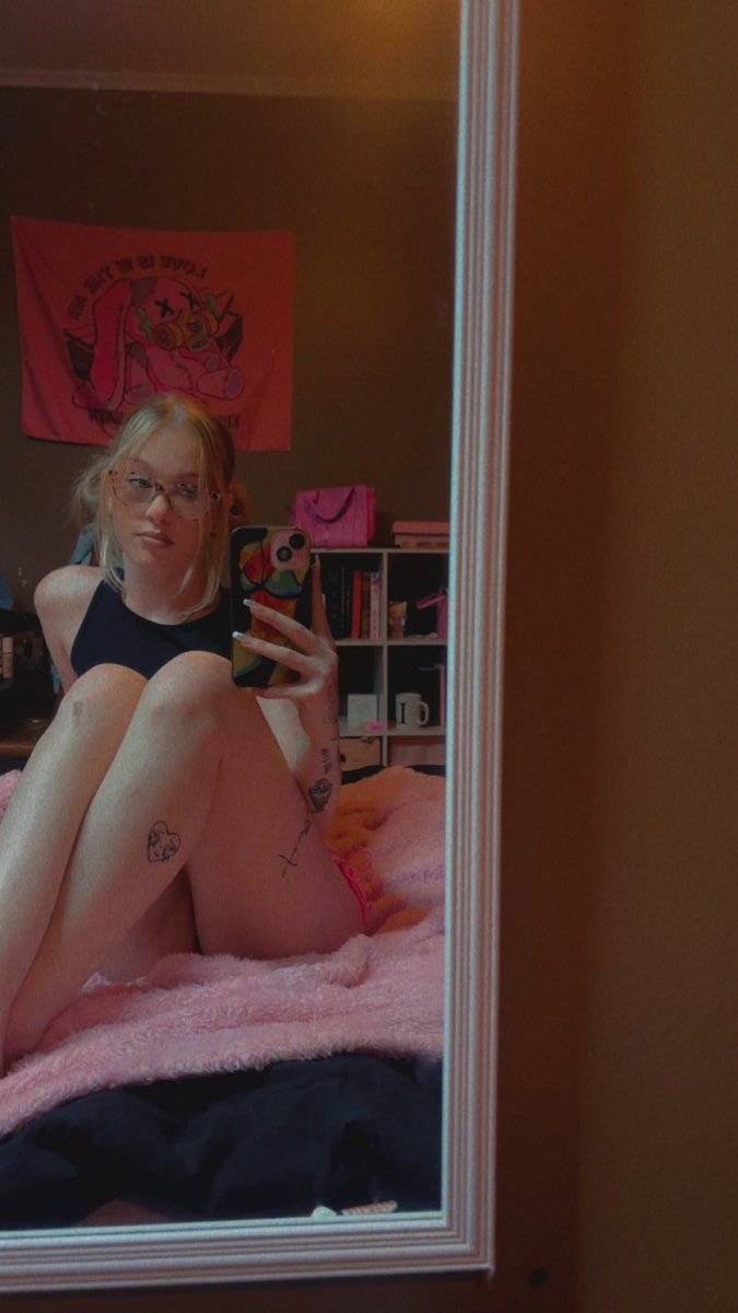 bbittybrat's tweet image. Accepting new sugardaddy applications, M pissed me off today