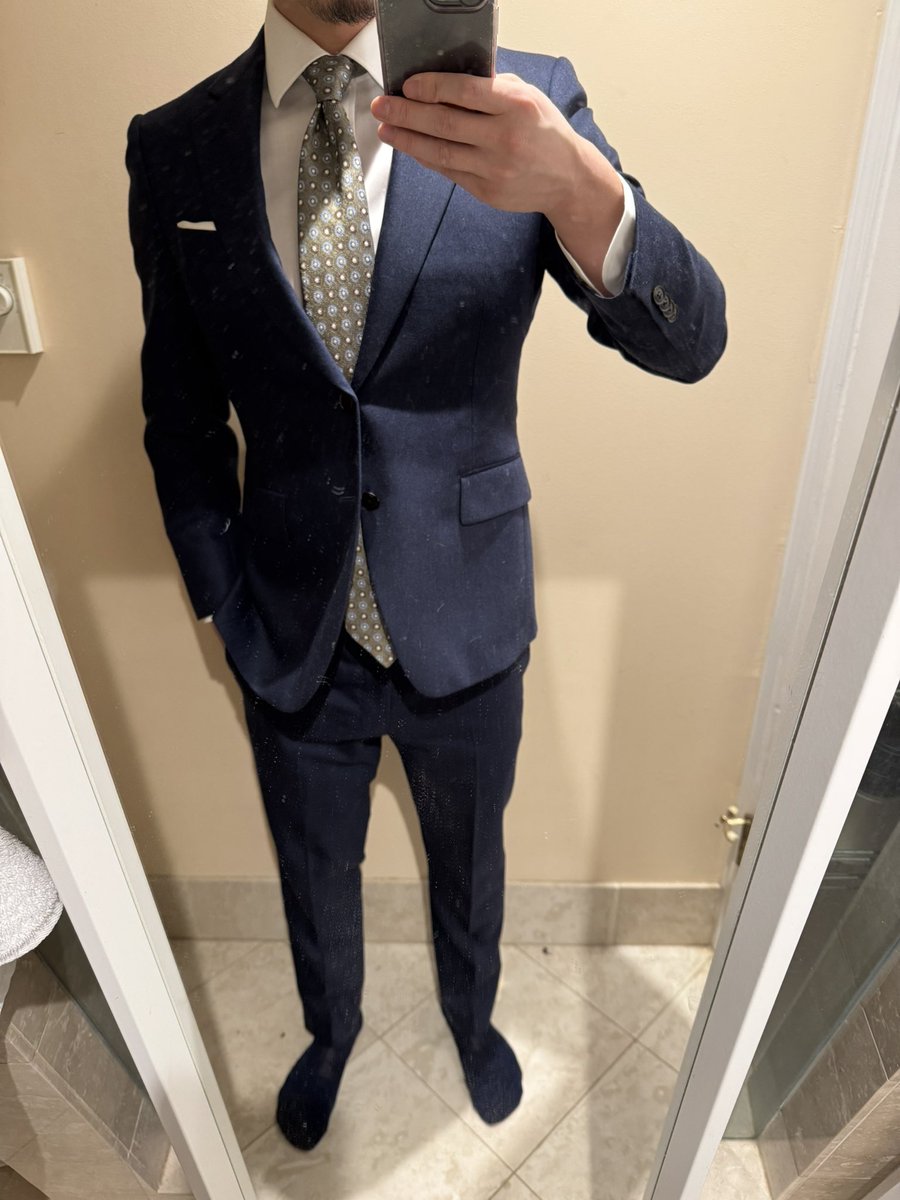 suited sea (@dhfbxxhd12) on Twitter photo 