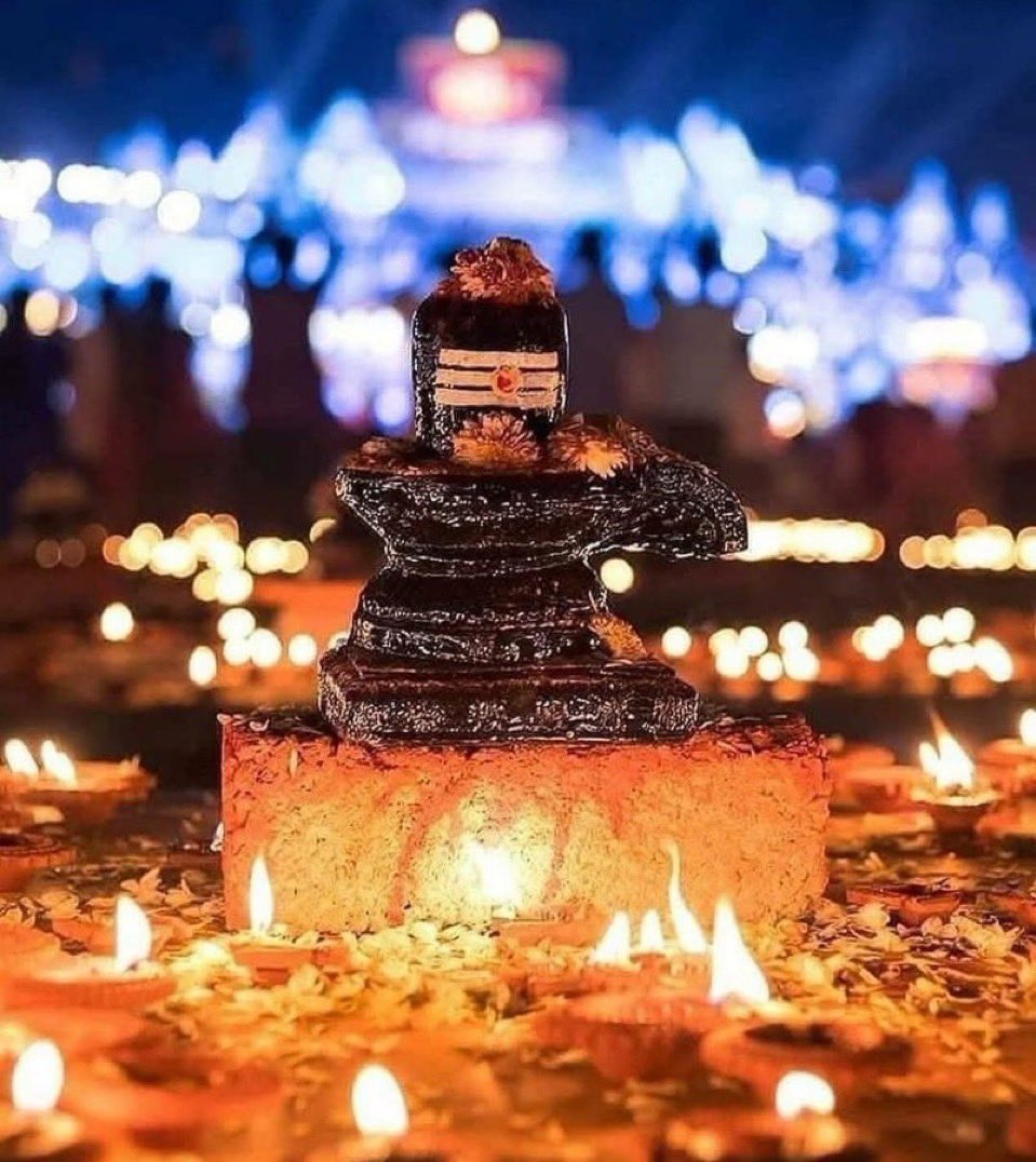कोई और देव नहीं भोलेनाथ जैसा दूजा,
कर लो मन से तुम महादेव की पूजा।

हर_हर_महादेव 🙏🏻
ॐ_नमः_शिवाय ❤️