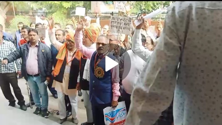 "ना तेरा है ना मेरा है ये हिंदुस्तान सबका है
नहीं समझी गई ये बात तो नुक्सान सबका है
जो इसमें मिल गई नदियां वो दिखलाई नहीं देती
महासागर बनाने में मगर एहसान सबका है"
<a href="/PMOIndia/">PMO India</a>🙏
#BudsAct2019 कानून का अनुपालन धरातल पर करवाए और सभी चिटफंड कम्पनी सोसाइटी पीड़ित को भुगतान दिलवाये सरकार