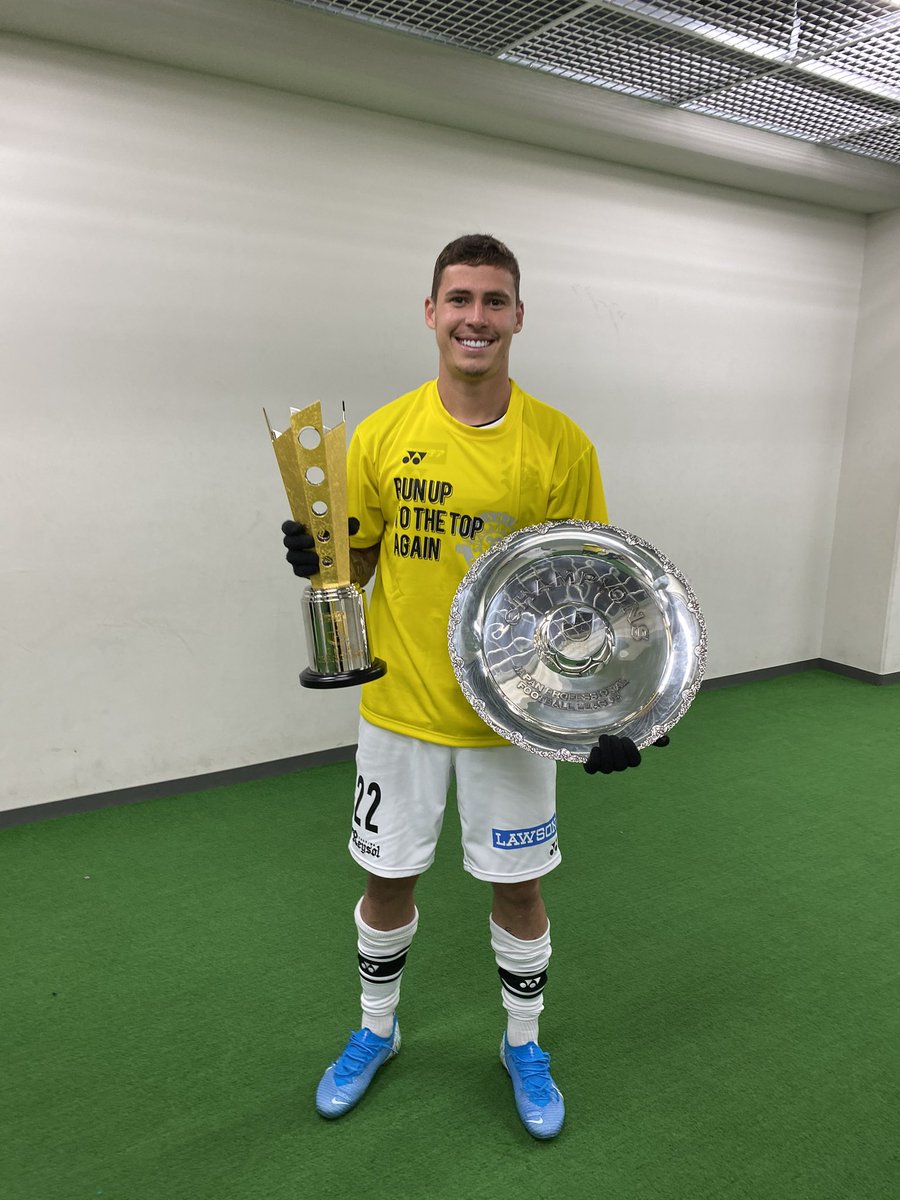matheussavio97's tweet photo. Obrigado kashiwa por todos os momentos vividos nesses 5 anos e meio. Seguirei minha carreira em outro clube mas sempre levarei esse carinho comigo!

柏の関係者の皆さまへ、
共に過ごした5年半、本当にありがとうございました。
私のキャリアは別のクラブで続きますが、柏レイソルからいただいた愛情と応援は永遠に私の心に残ります！
よろしくお願いします。