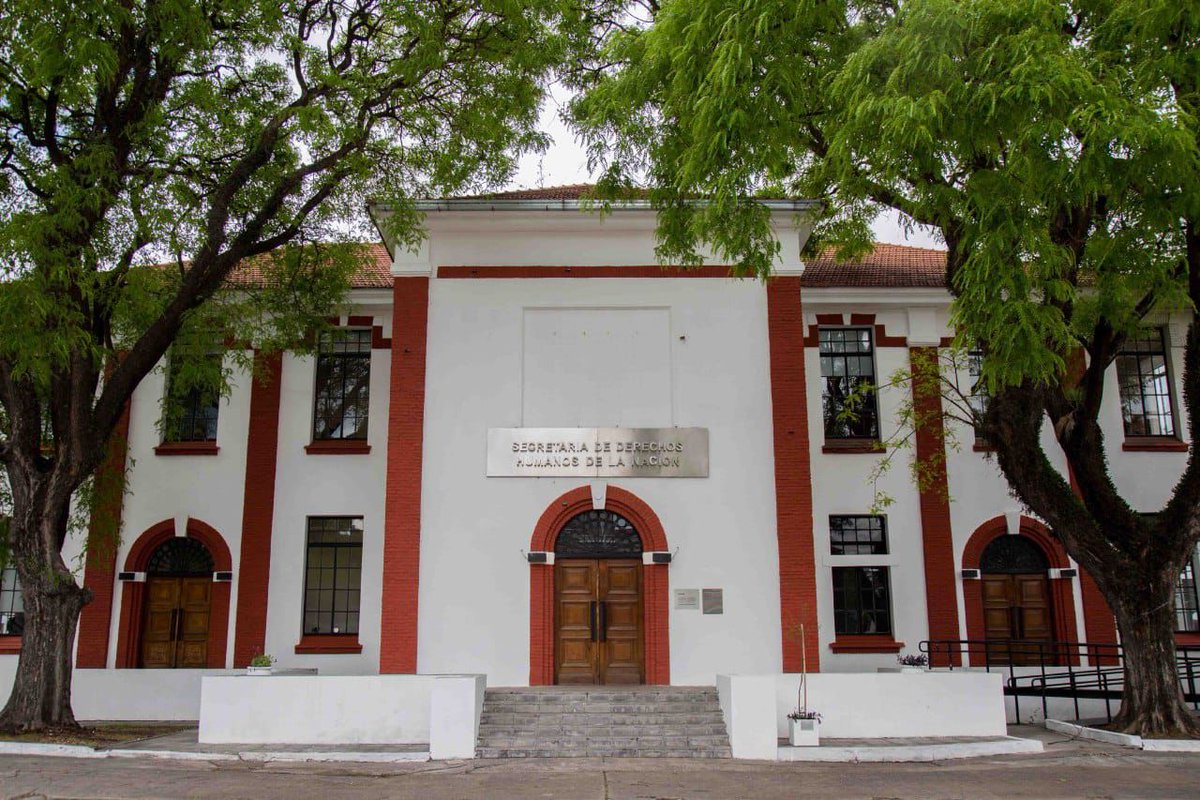 Hoy me informaron que se han dado de baja más de mil contratos de la Secretaría de Derechos Humanos de la Nación. Organismo que tuve el honor de conducir en una etapa en que los derechos humanos legitimaron la democracia.