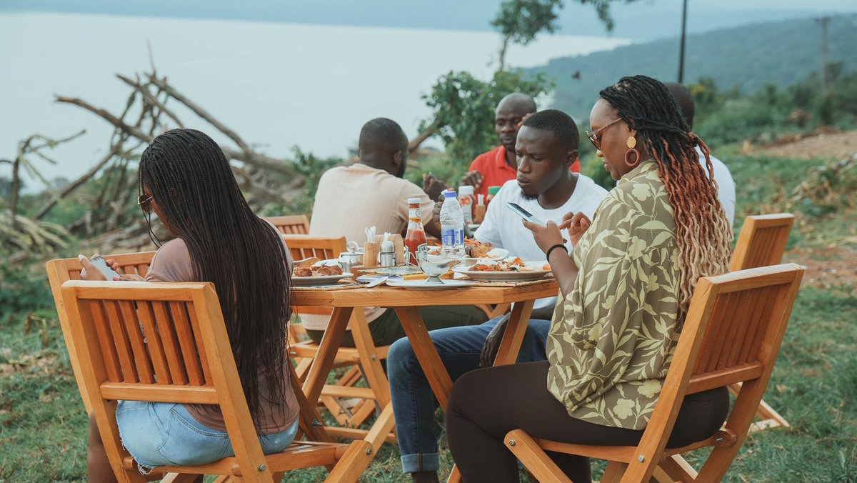Dining in the wild in the heart of Queen Elizabeth at Acacia Wilderness Mweya. ✨