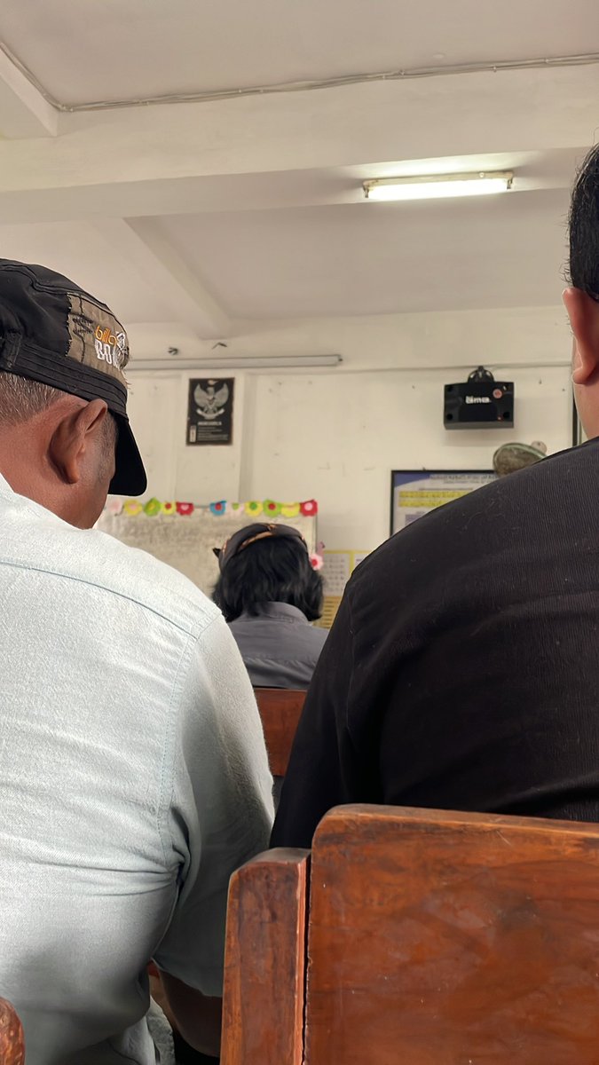 dare2emon's tweet photo. Menghadiri rapat Komite mengenai kegiatan Mecaru di SD 1 dan 2 Kerobokan Kelod. https://t.co/nJp5YiRj4M