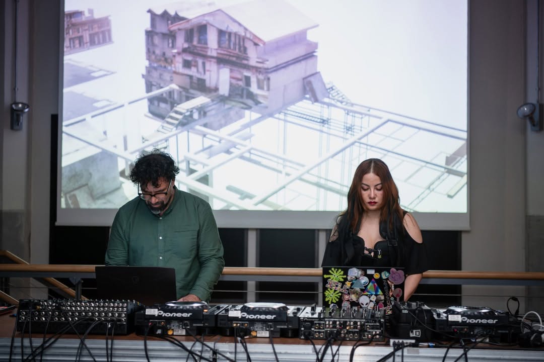 CNDSD_'s tweet image. public class HappyNewCodes {
 public static void main(String[] args) {
 System.out.println(&quot;HAPPY NEW CODES &amp;amp; SOUND THIS 2025&quot;);
 }
}

//gracias2024

#creativecoding #musictechnology #computermusic #newmediaart #ai #livecodingmusic #fulldome