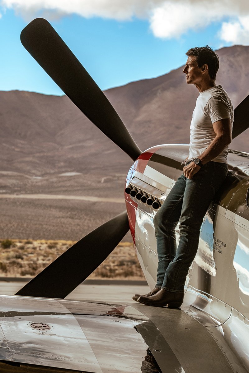 topgunarchive's tweet photo. Promo pic of Tom Cruise for Top Gun: Maverick vs the poster https://t.co/EDWt7U0owd