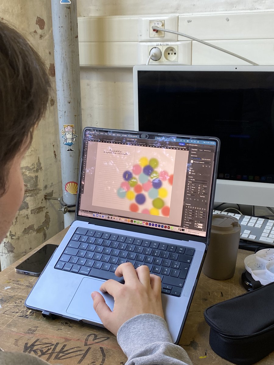 [Nos meilleurs souvenirs 2024 🥳]

Dans le cadre d'un partenariat avec des laboratoires scientifiques (Collège de France, Institut Pasteur, Institut Curie etc.), les étudiant.e.s ont réalisé des travaux de vulgarisation scientifique.

Découvrez-les 👏