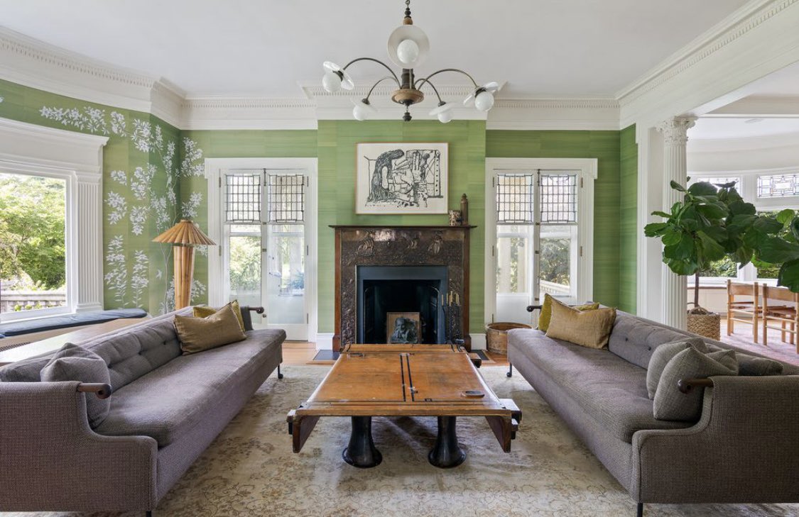 screaming crying throwing up at my dream home going up for rent in brooklyn for a casual $22,000 per month. 8 bedrooms 12 bathrooms???