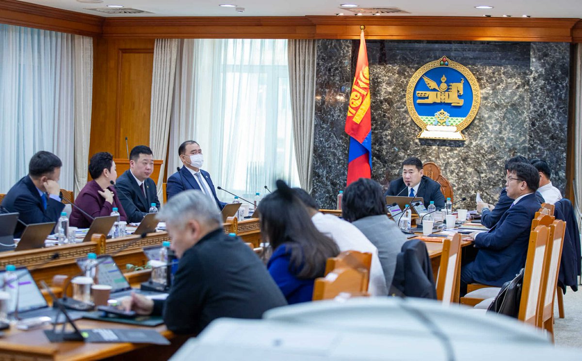 Оны эхний ажлын өдөр овоо олон асуудал хэлэлцэж, шийдэхийг нь шийджээ. Хурдан хэрэгжээд үр дүнгээ өгөөсэй билээ mongolia.gov.mn/news/view/27108