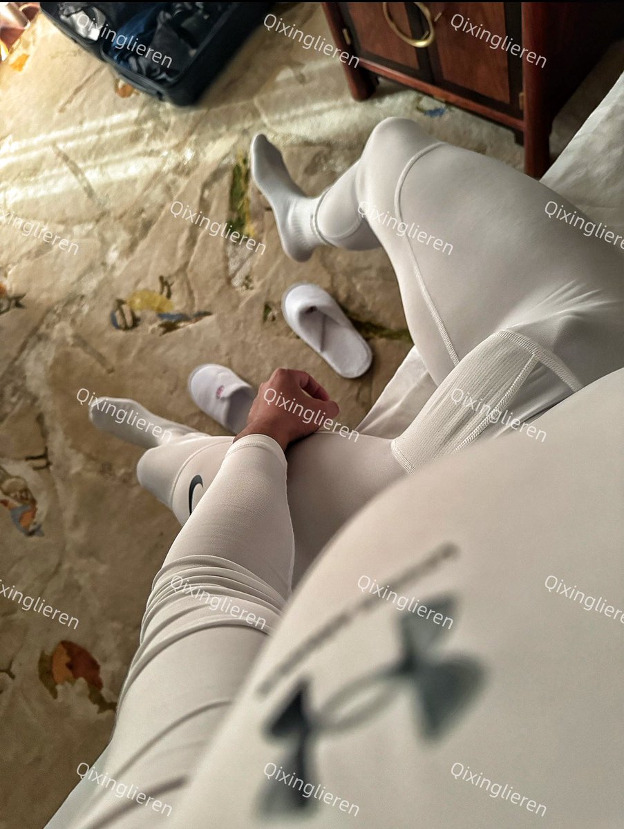 感觉高弹更有性欲
穿着骑车怎么样？
#骑行 
#cycling
#紧身衣 
#高弹体育生 
#公路车 
#肌肉