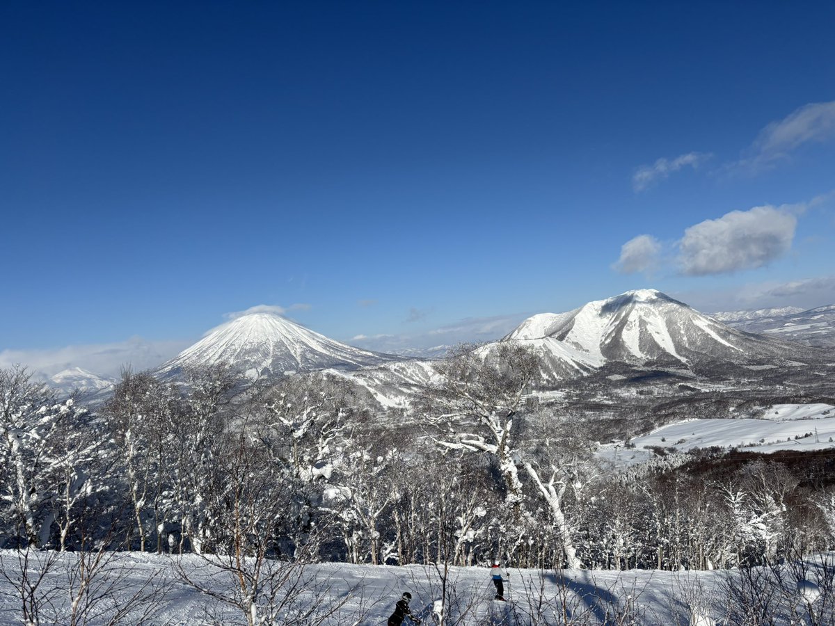 hirohito60011's tweet photo. ルスツは快晴で羊蹄山が良く見えます😊今日はパウダー探しのゲレンデ旅!みんなはMt.isolaに直行していましたが、僕はひたすらEast Mt.です⛷️いっぱいありました😁#rusutsu #rupow https://t.co/OnoQcTwKJj