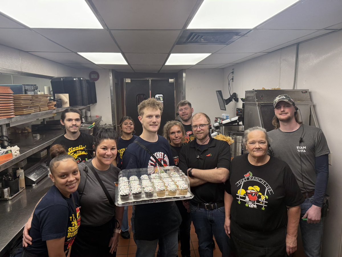 Steve Hendricks (@hsteveoh13) on Twitter photo Congratulations to Mark on crushing his MID validation today. So happy to have him on the team. I know he will do great things at Springfield! <a href="/LynAj4/">Lyn Jones</a> <a href="/NicholasBPaxton/">Nicholas Paxton</a> <a href="/ChilisJobs/">Chili's Jobs</a> Congratulations to Mark on crushing his MID validation today. So happy to have him on the team. I know he will do great things at Springfield! <a href="/LynAj4/">Lyn Jones</a> <a href="/NicholasBPaxton/">Nicholas Paxton</a> <a href="/ChilisJobs/">Chili's Jobs</a>