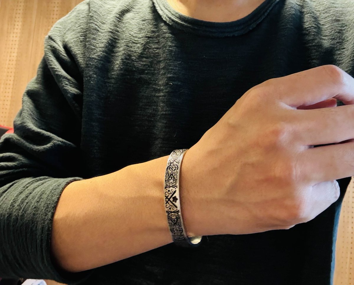 オシバコさんのガッチマンVイメージバングルのサンプルが届きました