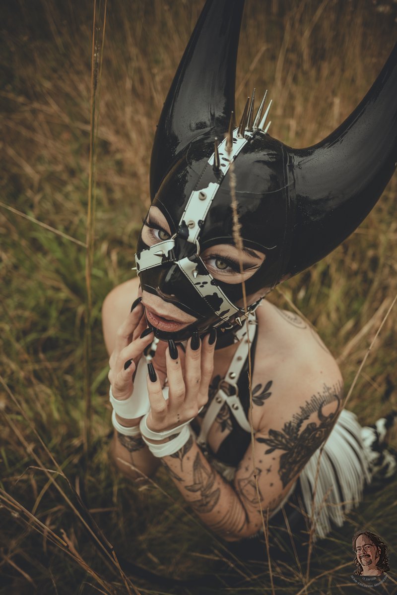 C'est quoi son jolie nom?
<a href="/heymissbehave/">Miss.B</a> 

jean-fredericmongeon.com/miss-bourguign…

#photoshoot
#photography
#portrait
#portraitphotography
#nfsw
#bdsm
#fetish
#latex