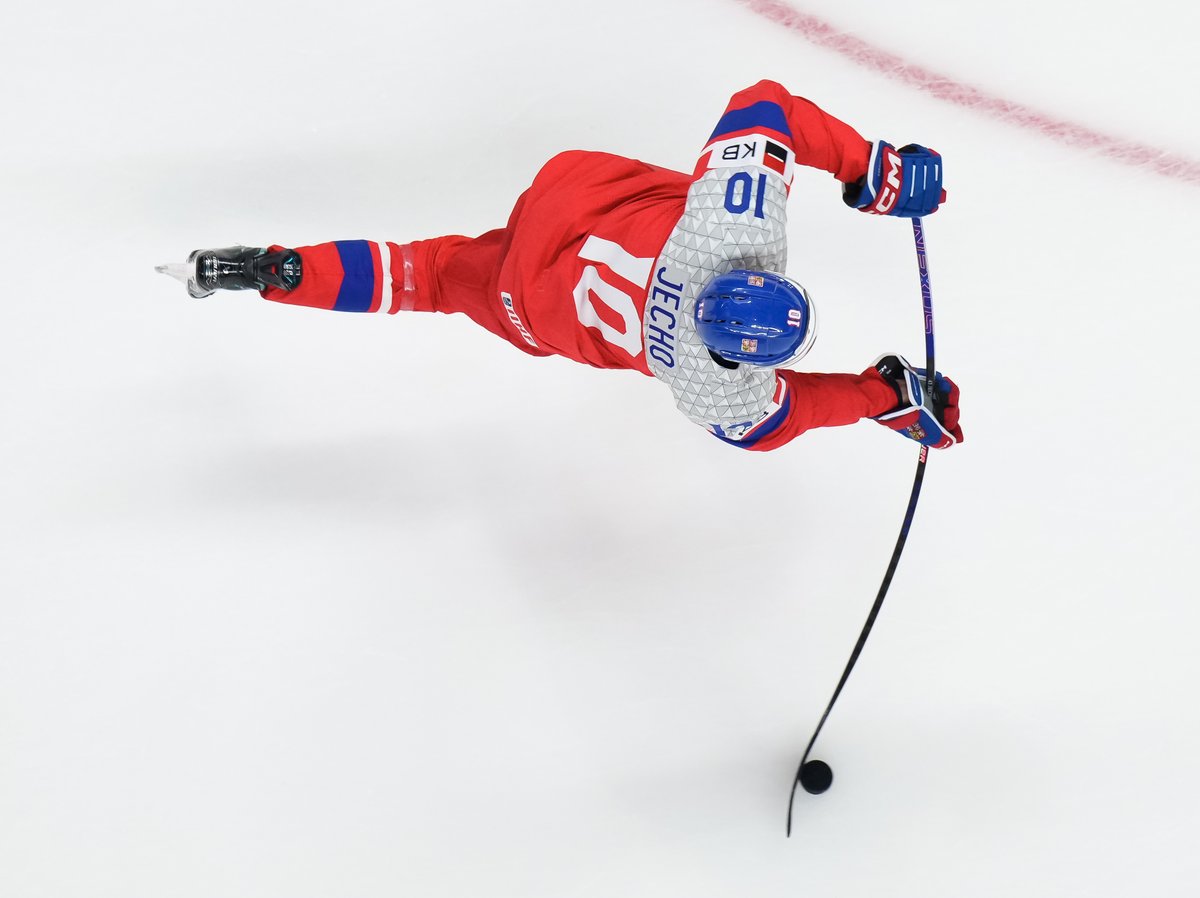czehockey's tweet photo. Adam Jecho. Hrdina. https://t.co/SsDOMbJtQx
