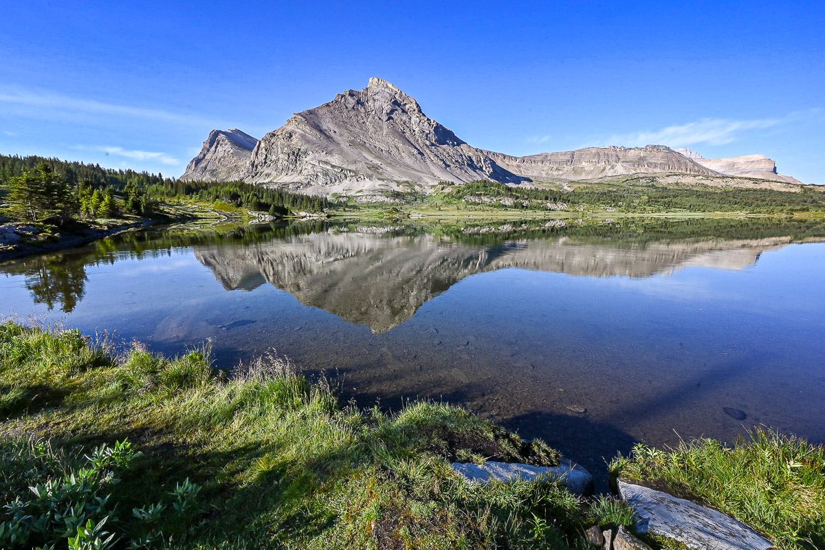 hikebiketravel's tweet photo. NEW: 10+ best backpacking trips in Banff National Park. It's time to start planning as backcountry reservations open later in January. Have backup dates. https://t.co/LdGfIhk6OQ
#parkscanada #hiking #Summer2025 https://t.co/hkDNx81Mga