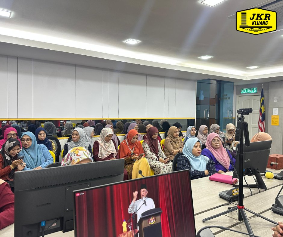 JKRKluang's tweet photo. Semua Warga JKR Daerah Kluang menyambut Minggu Pertama Januari 2025 dengan Bacaan Ayat Suci Alquran, Bacaan Surah Al-Kahfi dan seterusnya bersama-bersama Mendengar Amanat Yang Amat Berhormat Perdana Menteri Malaysia DATO' SERI ANWAR BIN IBRAHIM https://t.co/G8zhc1Lz6N