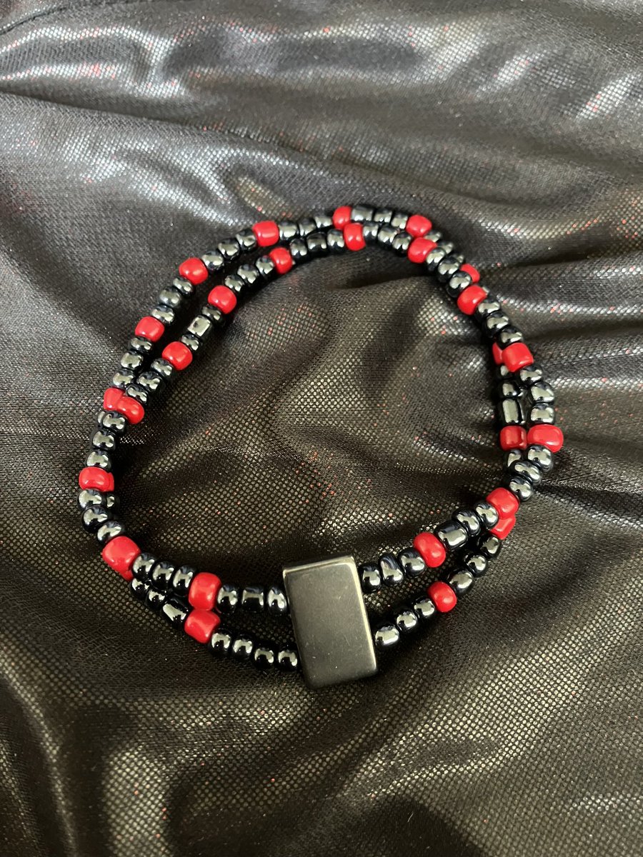 voxespopuli's tweet image. Just did a big ol’ restock on my Etsy! Lots of fun new jewelry, and my poetry zine is also still available. Check it out, sales would be really appreciated rn as work has been exceptionally slow!

genderrogueart.etsy.com

#NativeOwned #Jewelry #ShopSmall