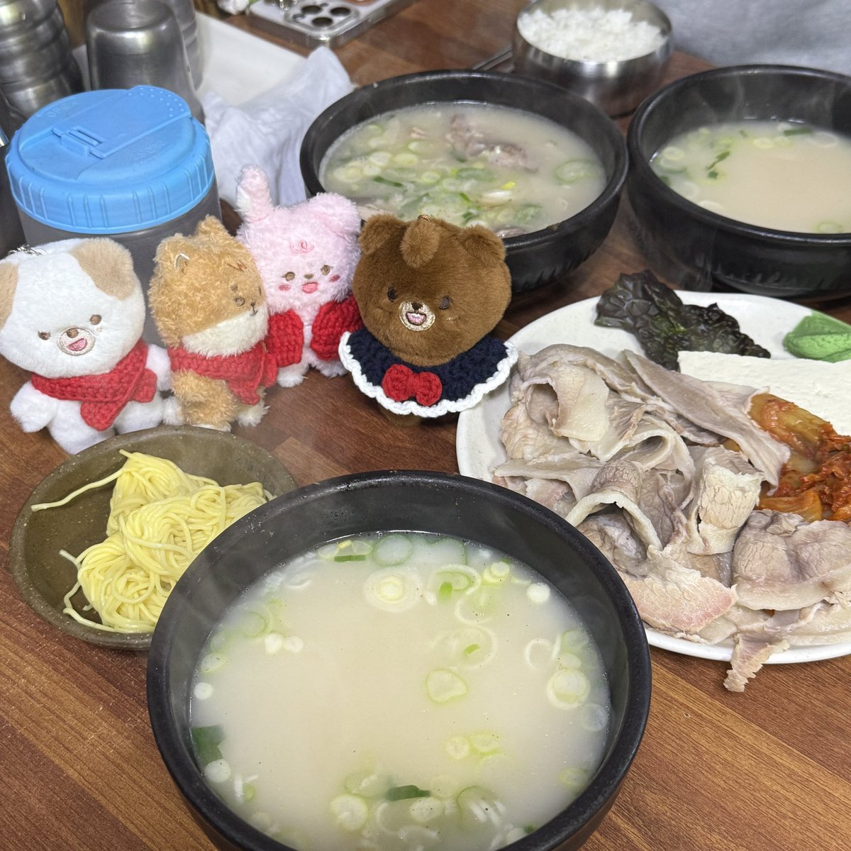 영진국밥머거써,,,🥹
담백하니 진짜 맛잇슴!!!