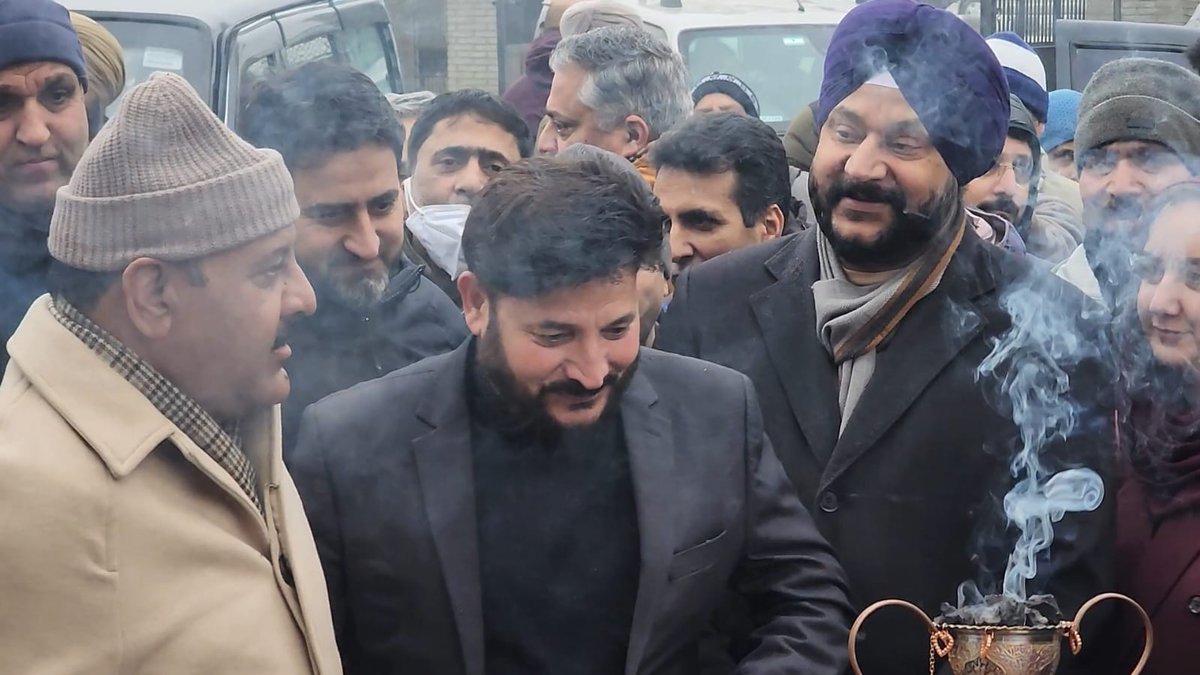 BAZILA JAVID (@javidbazila) on Twitter photo Visit of Dy CM J&K <a href="/Surinderch55/">Surinder Choudhary</a> at Mechanical and Hospital Engineering Department Kashmir.
#MHED #bazilajavid #KAS Visit of Dy CM J&K <a href="/Surinderch55/">Surinder Choudhary</a> at Mechanical and Hospital Engineering Department Kashmir.
#MHED #bazilajavid #KAS