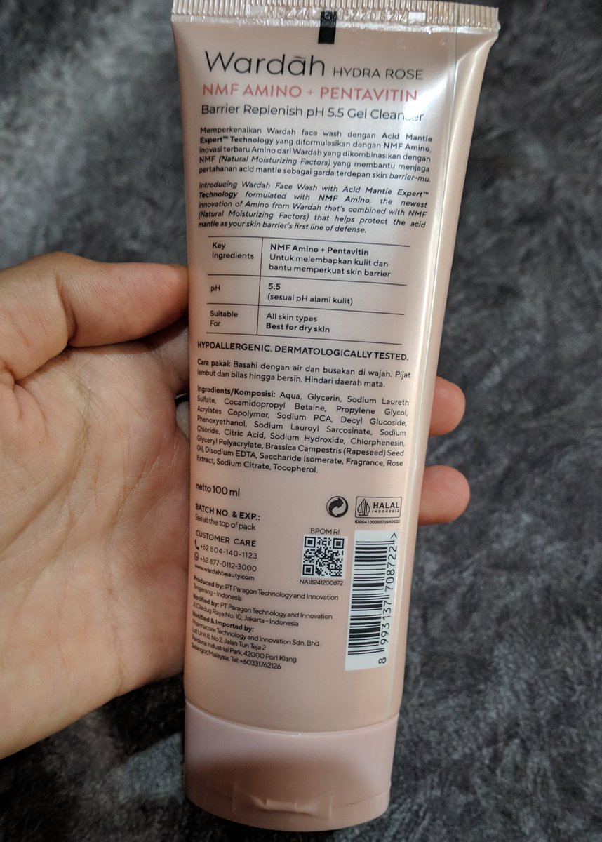 nayaaa_251's tweet photo. Ini dia brand lokal yang ada aja gebrakannya 

✨Wardah hydra rose facial wash ✨

Cocok buat kulit kering karena kandungannya yang melembabkan kulit dan memperbaiki skin barier kita loh😍
Harganya affordable dan wanginya tuh kaya ada mawar2nya😋

https://t.co/iMfn9hgsE8 https://t.co/TiWkUexFCz