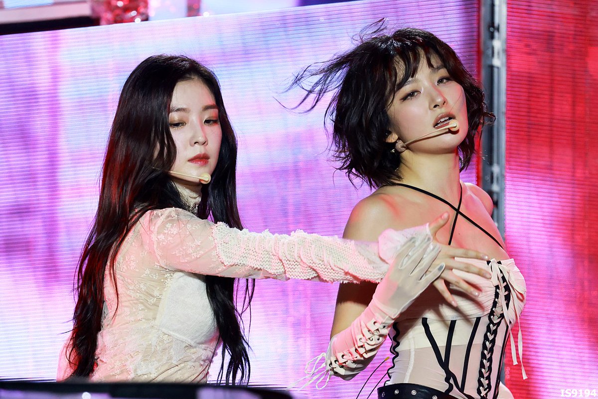 IS9194's tweet photo. 241228 #YuewenMusicFestival 
#아이린 #IRENE #슬기 #SEULGI #SEULRENE https://t.co/82r6CTTApw