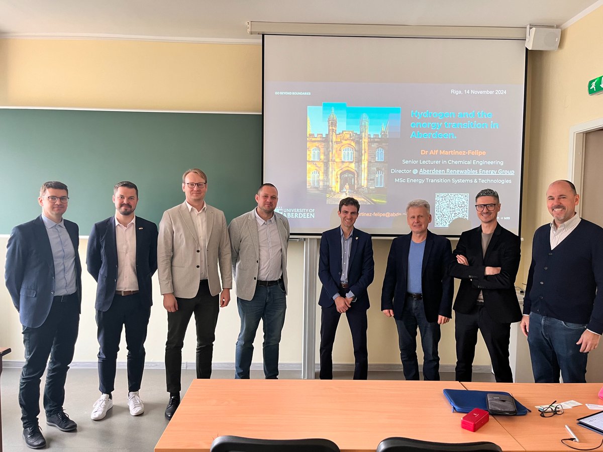 Turpinot apskatu par 2024. gada Alianses aktivitātēm pieminēsim tikšanos ar ūdeņraža tehnoloģiju ekspertu no Skotijas (Aberdīnas Universitāte) – Dr. Alfonso Martinez-Felipe kurš viesojās Rīga un 14. novembrī tikās ar iesaistītajiem Alianses dalībniekiem RTU telpās.
#ūdeņradis