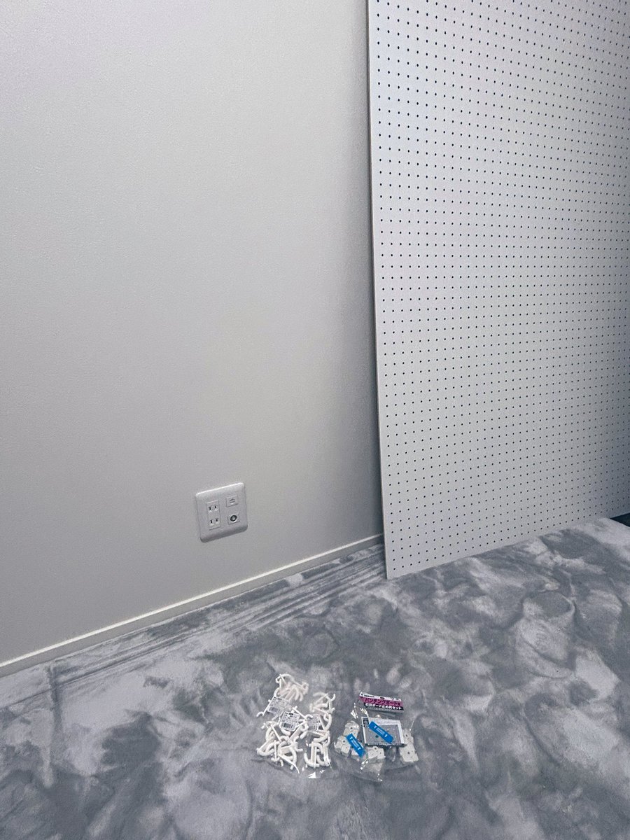 遂にボード用のフックが届いた‼️ うっかり買い忘れて届くまで作業中断