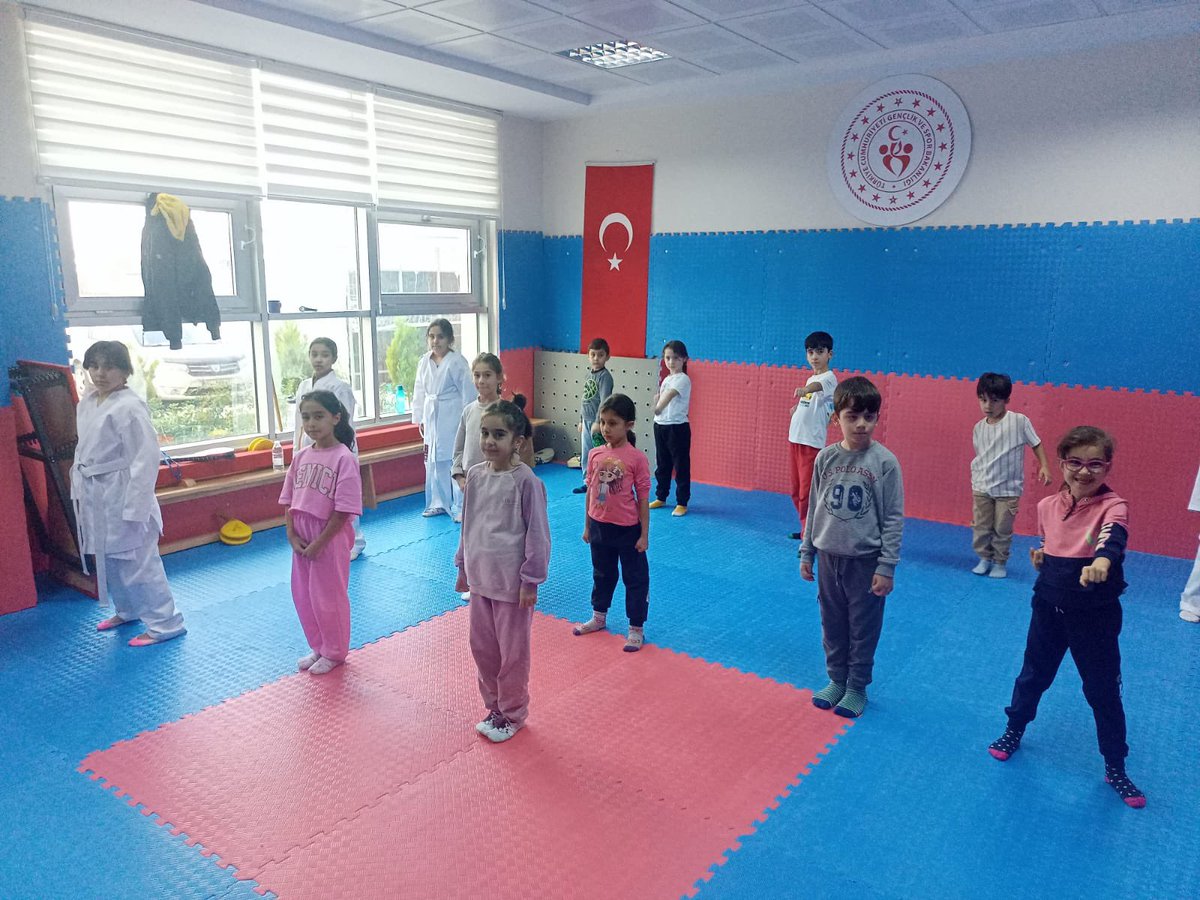 Gsb_MenderesGM's tweet image. Her hareket bir adım, her tekme bir hedef… 🥋💪

“Karate, sadece bir dövüş sanatı değil, aynı zamanda ruhu eğitmek, bedeni güçlendirmektir

#Karate #Disiplin #Azim”

#GSBMenderesGençlikMerkezi
@OA_BAK 
@gencliksporbak