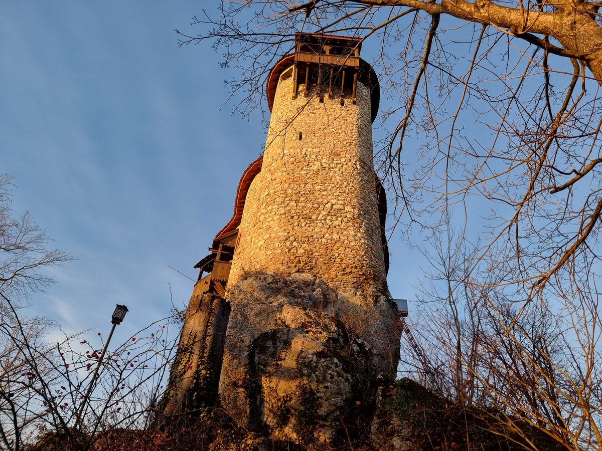MarcBuergi's tweet photo. Die Burg #Reichenstein in Arlesheim, Kanton Baselland. Für Familien, Historiker, Wanderer und Heiratswillige, Mittelalterfans und Burggeister ein Besuch wert.
https://t.co/z5x0mn0YBf
#Burgland #Schweiz https://t.co/oTGKrVctAJ